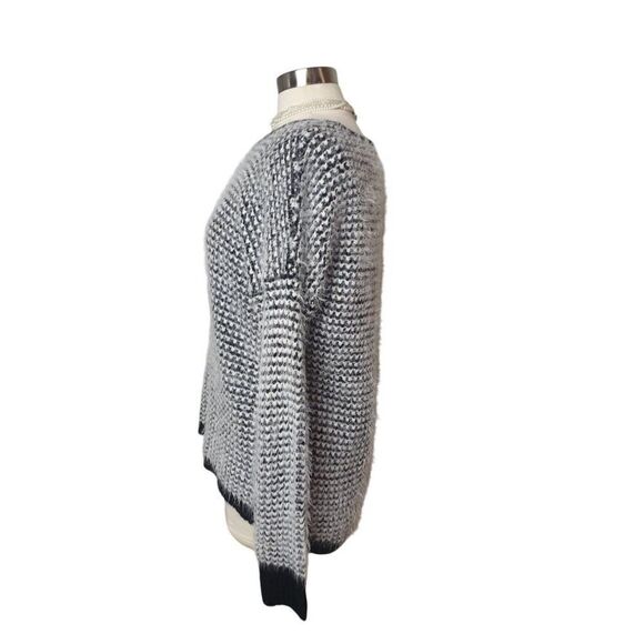 Women's Large Black White Sweater Fuzzy Chunky Knit Long Sleeve Soft Pullover - Picture 3 of 5